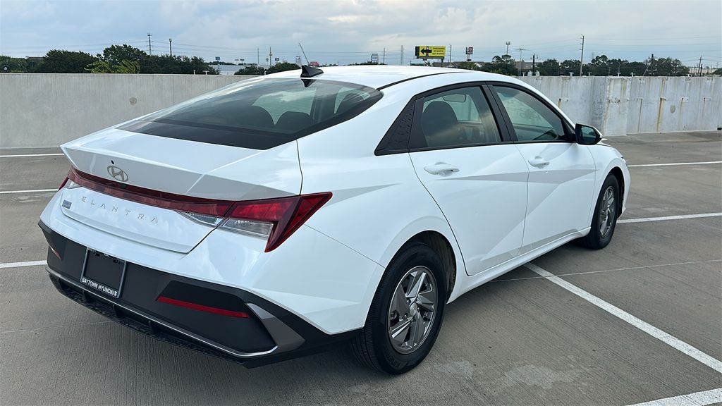 2026 Hyundai Elantra SE - 11