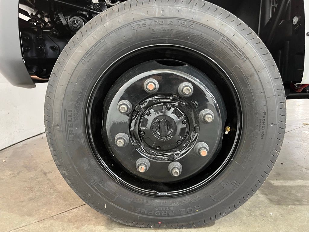 2025 Chevrolet Silverado 5500HD 