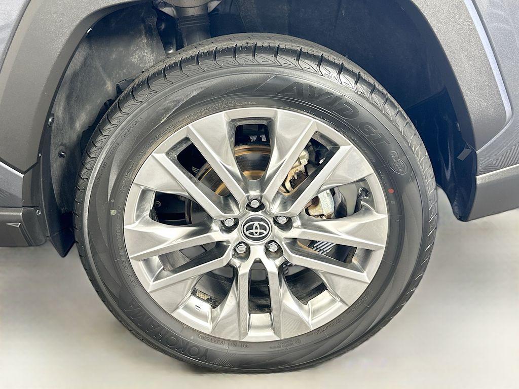 Thumbnail: 2020 Toyota RAV4 - 31