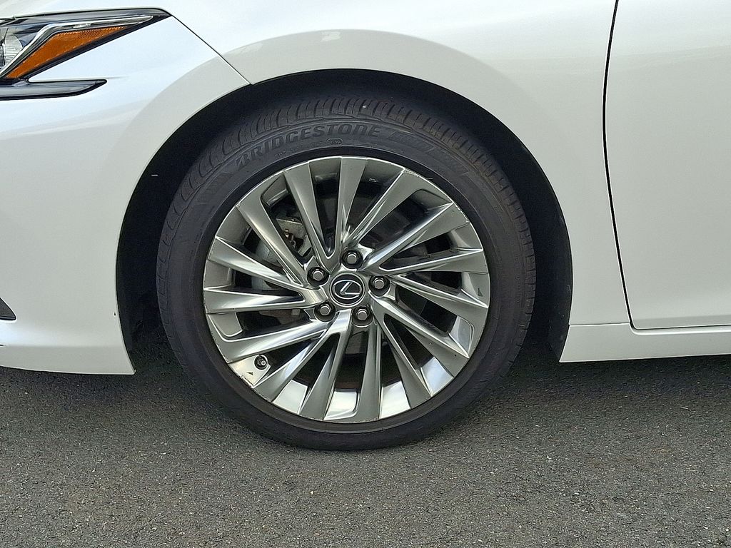 Thumbnail: 2021 Lexus ES - 8