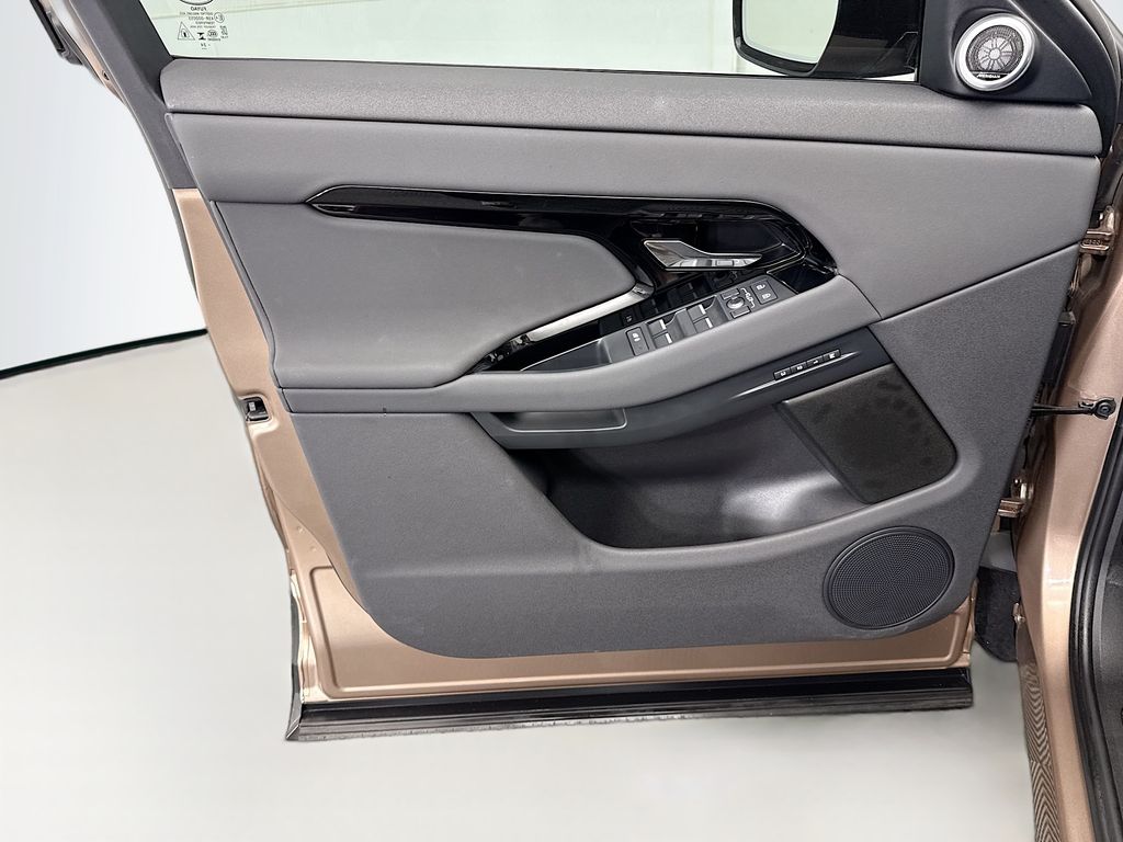 Thumbnail: 2025 Land Rover Range Rover Evoque - 23