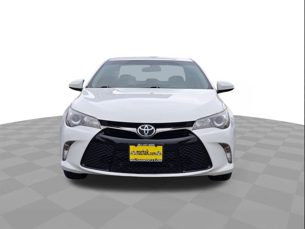 2017 Toyota Camry SE White at Emmons Autoplex