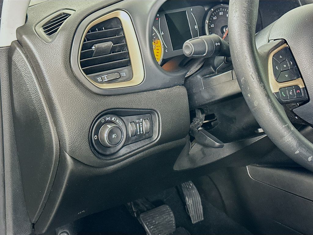 Thumbnail: 2016 Jeep Renegade - 10