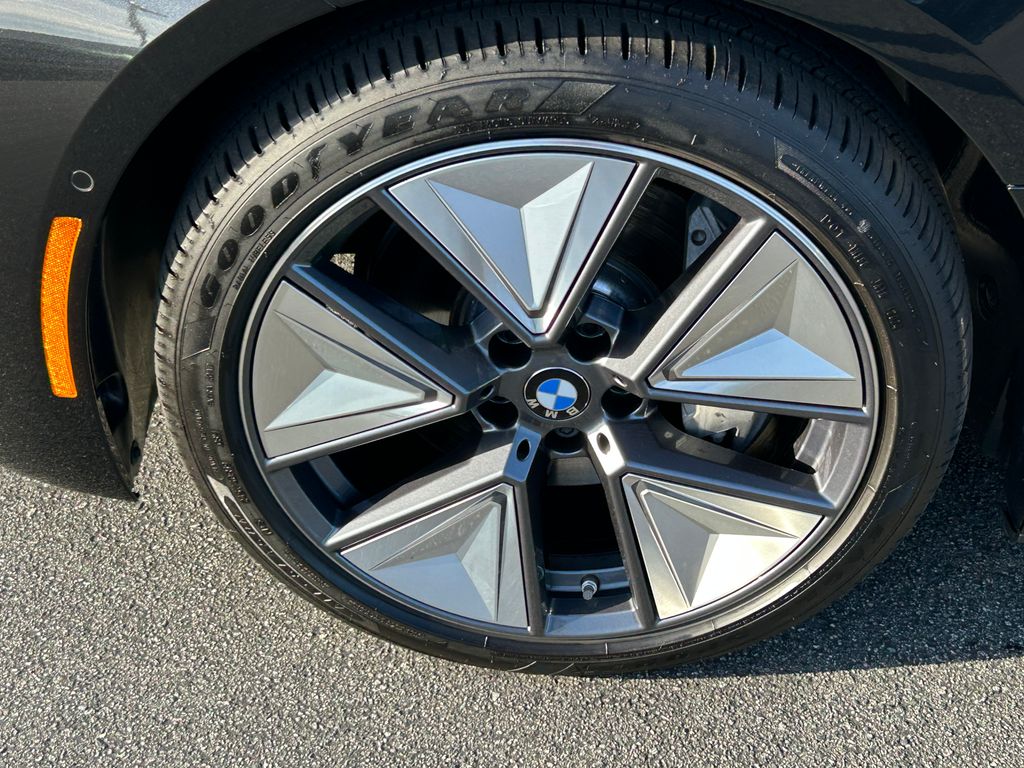 Thumbnail: 2025 BMW i4 - 9