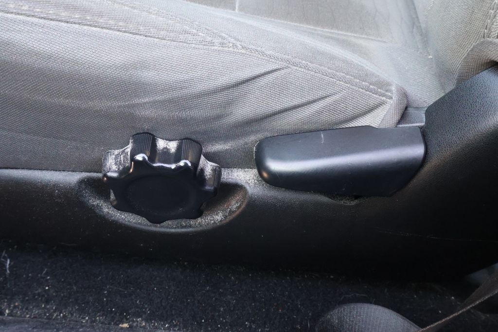 Thumbnail: 2016 Toyota Tacoma - 13