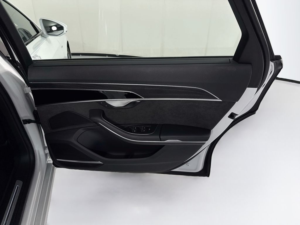 Thumbnail: 2021 Audi A8 - 27