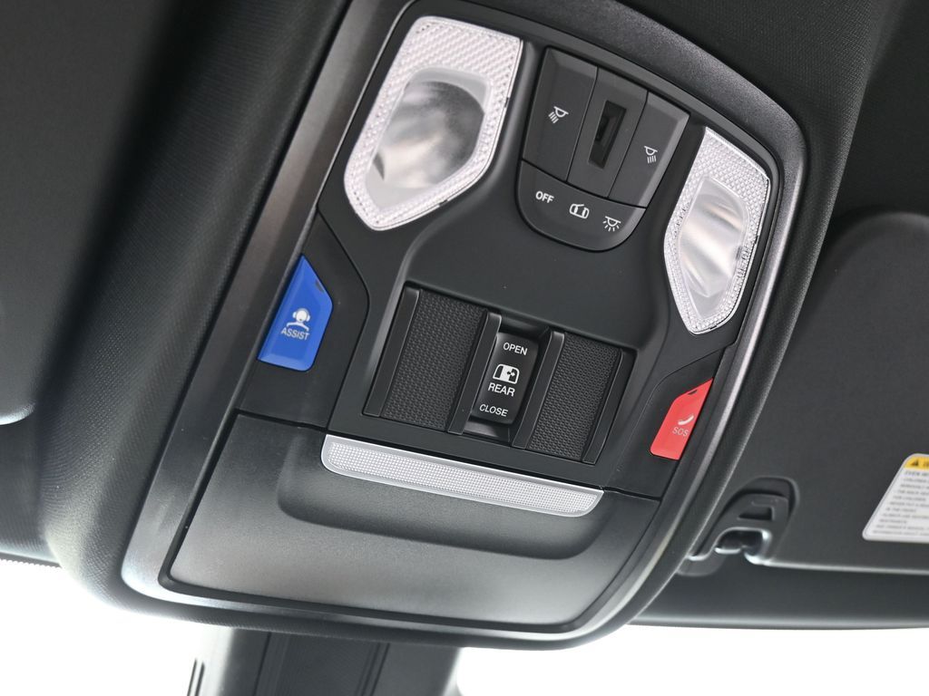 New 2026 Diamond Black Crystal Pearlcoat Ram Express image 19