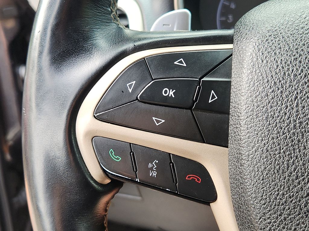 Thumbnail: 2017 Jeep Grand Cherokee - 21