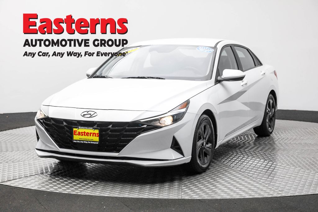 2022 Hyundai Elantra SEL's photo