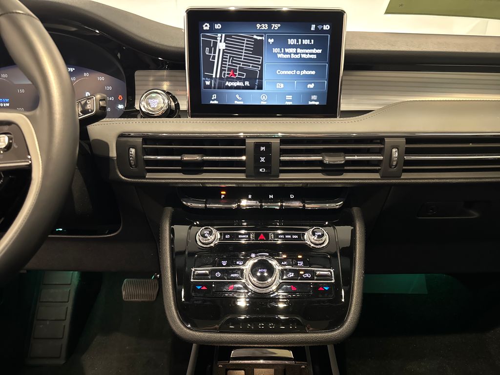 Used 2022 Black Lincoln Grand Touring image 23