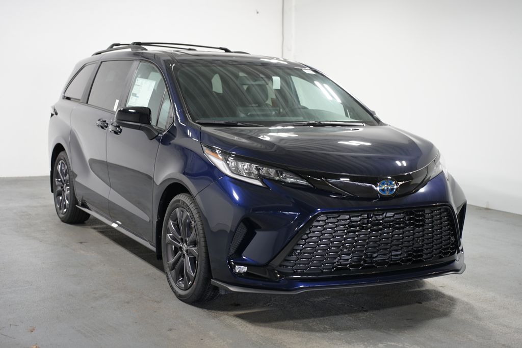 2025 Toyota Sienna XSE 3