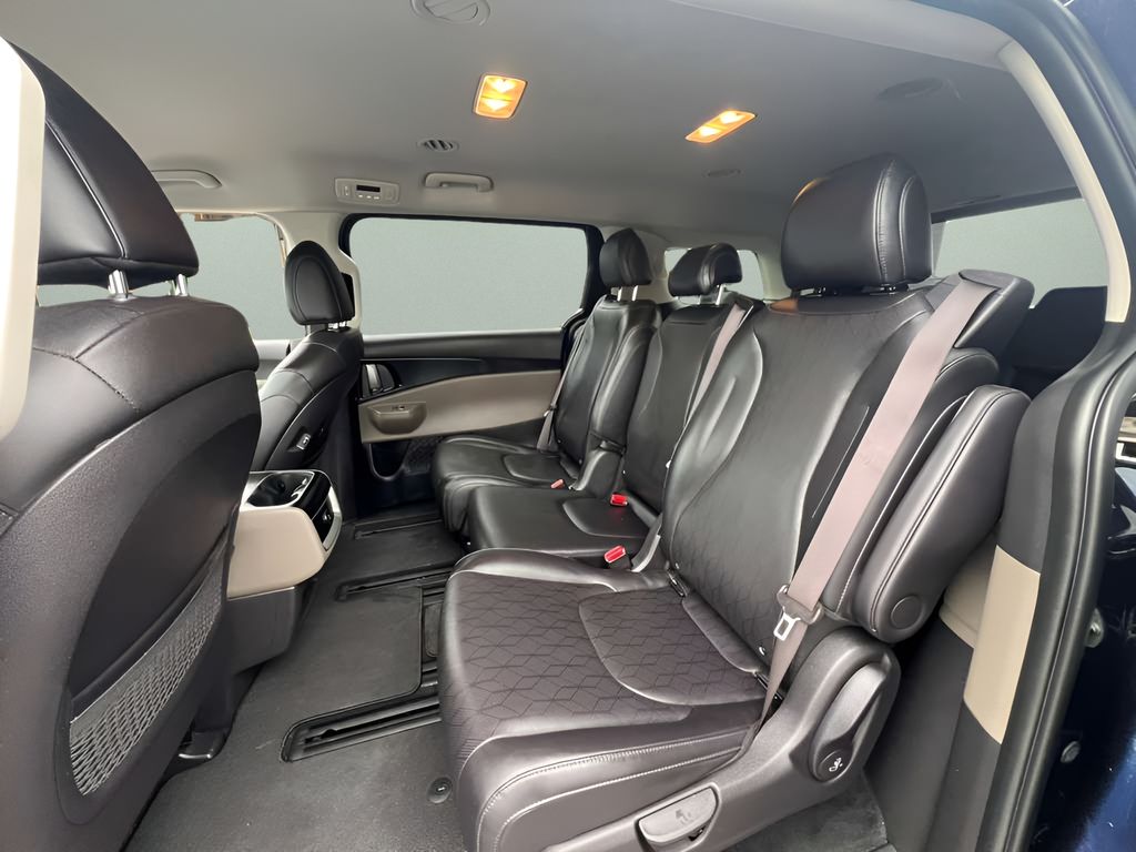 Used 2025 Kia Carnival Van