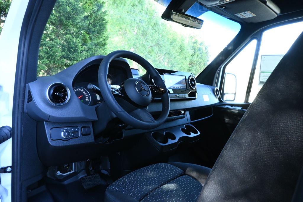 Thumbnail: 2026 Mercedes-Benz Sprinter - 14