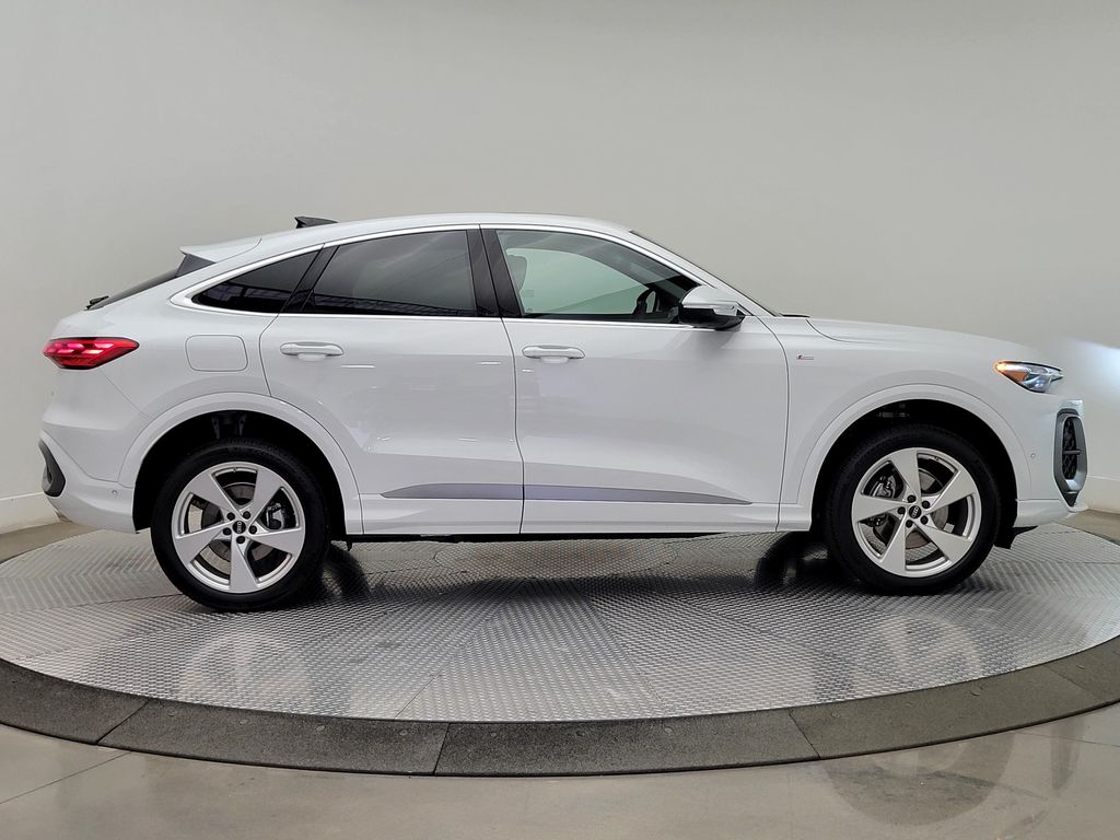 Thumbnail: 2025 Audi Q5 - 6