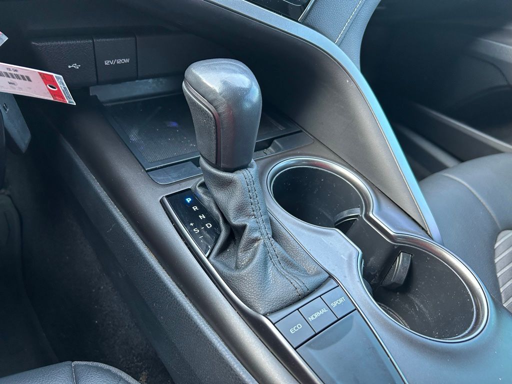 2022 Toyota Camry SE 27