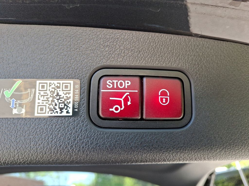 Thumbnail: 2025 Mercedes-Benz GLC - 29