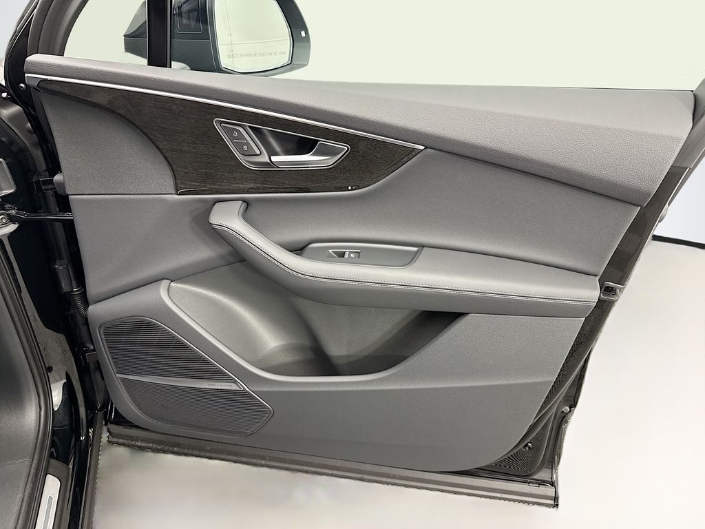 Thumbnail: 2026 Audi Q7 - 26