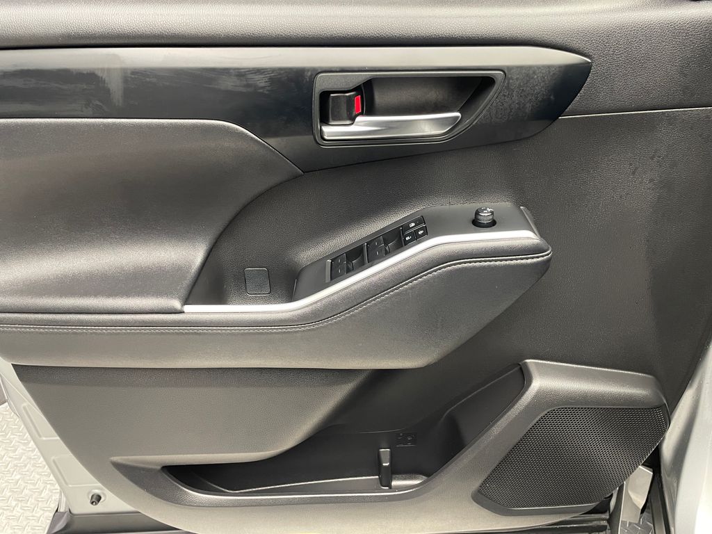 2024 Toyota Highlander XLE 9