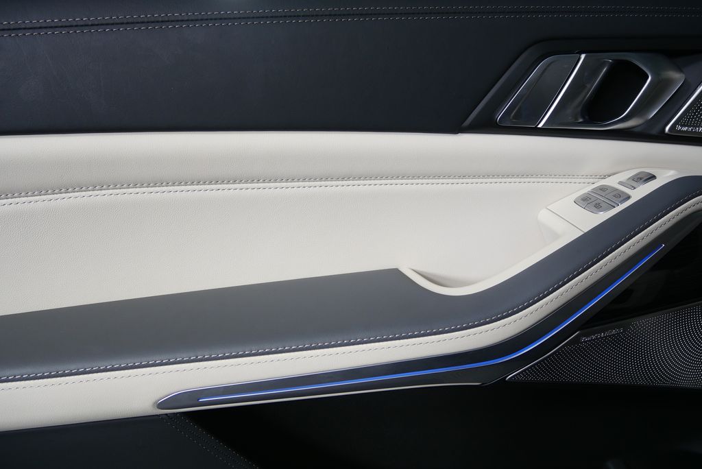 Thumbnail: 2024 BMW X7 - 15