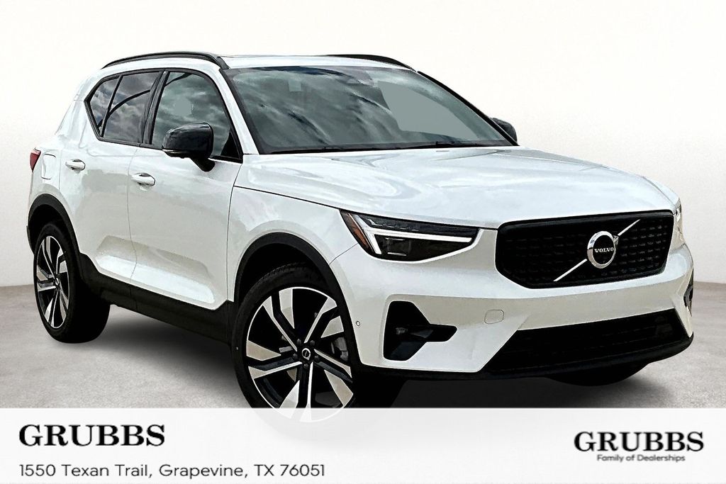 2025 Volvo XC40 B5 Ultra Dark Theme AWD