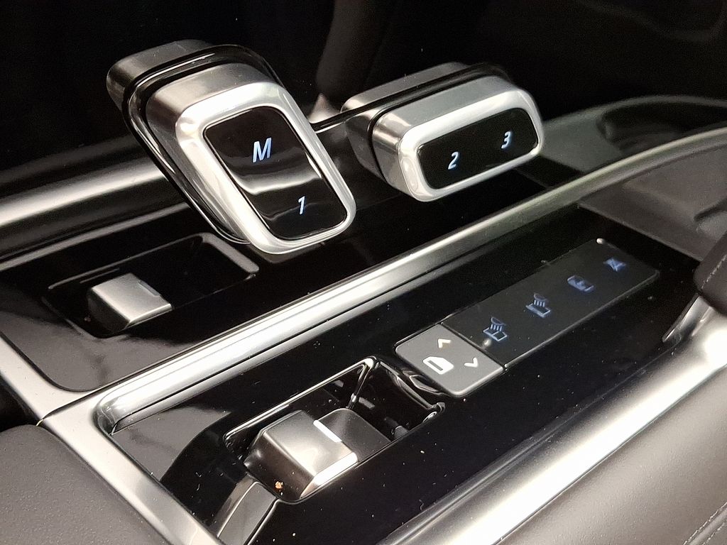 2025 Land Rover Range Rover SE 8