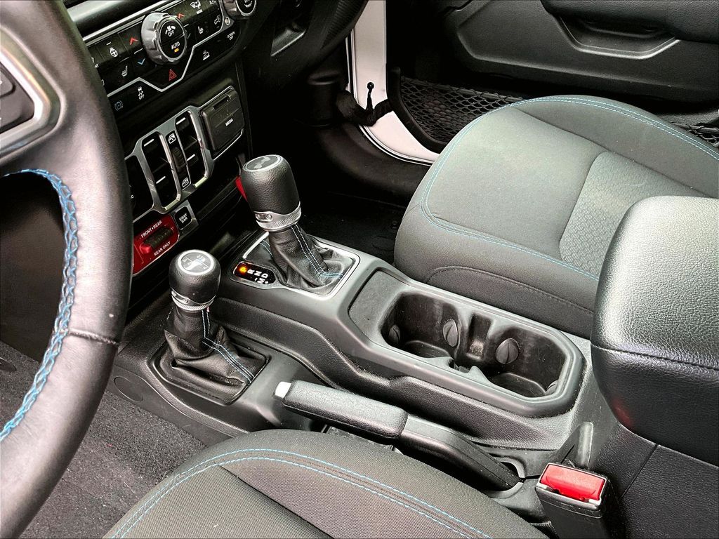2023 Jeep Wrangler — photo 14