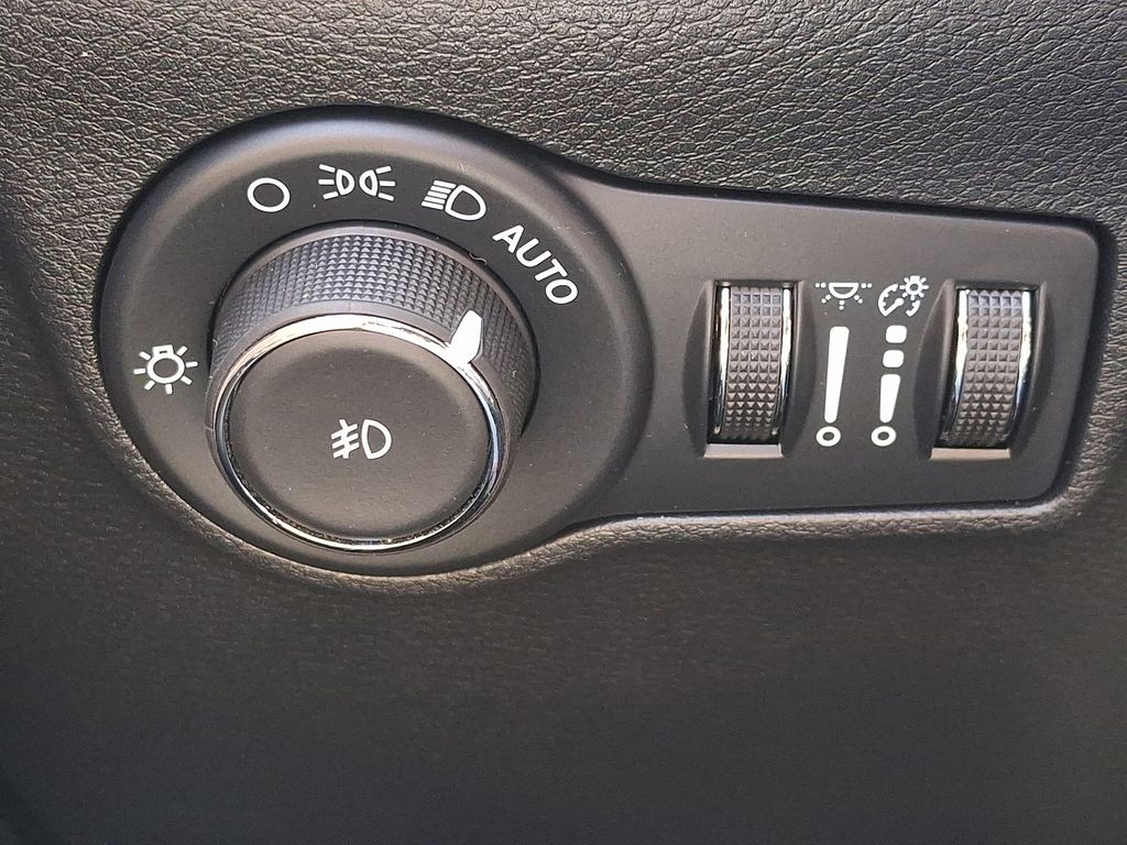 2025 Jeep Compass Latitude Silver at Spitzer Acura