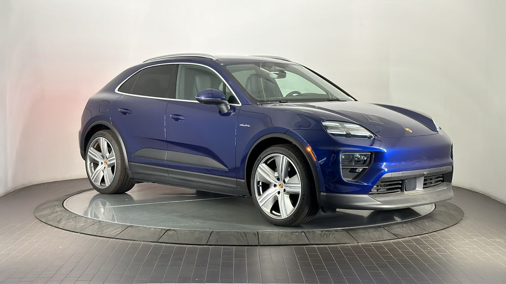 2024 Porsche Macan T 9