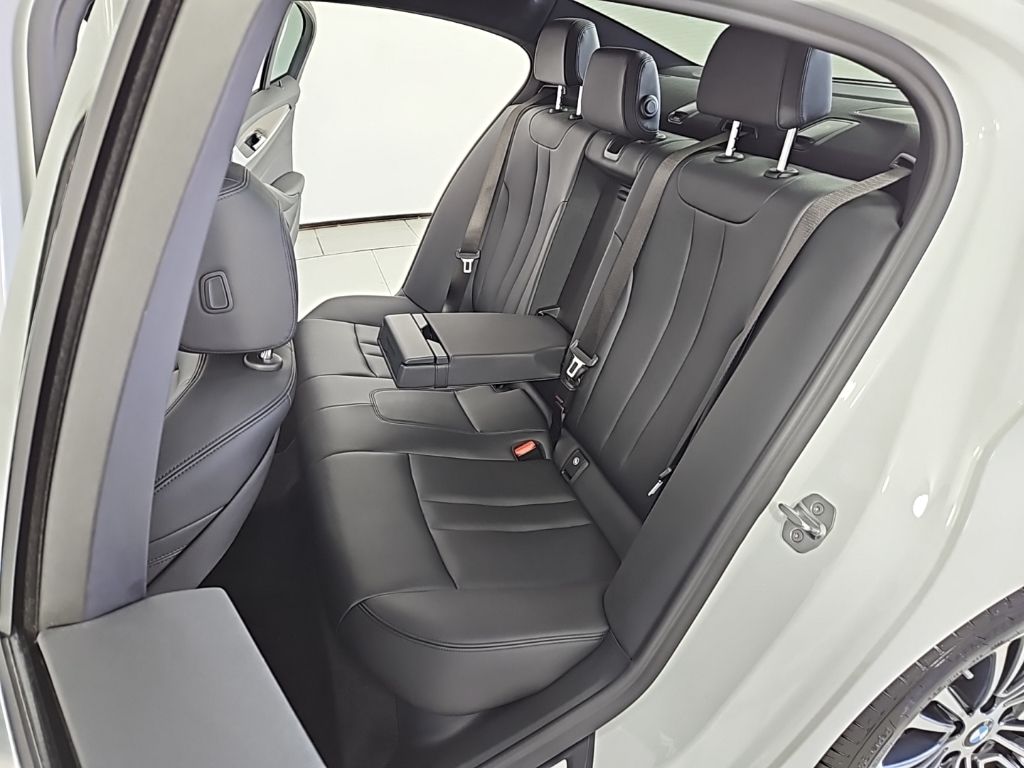 Thumbnail: 2020 BMW 5 Series - 22