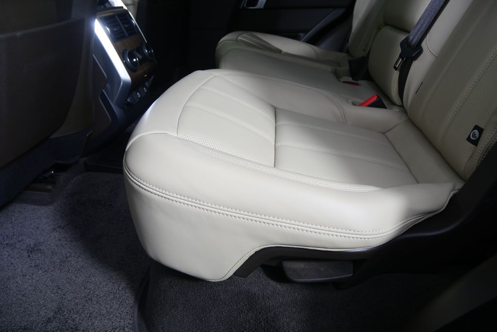 Thumbnail: 2022 Land Rover Range Rover Sport - 16