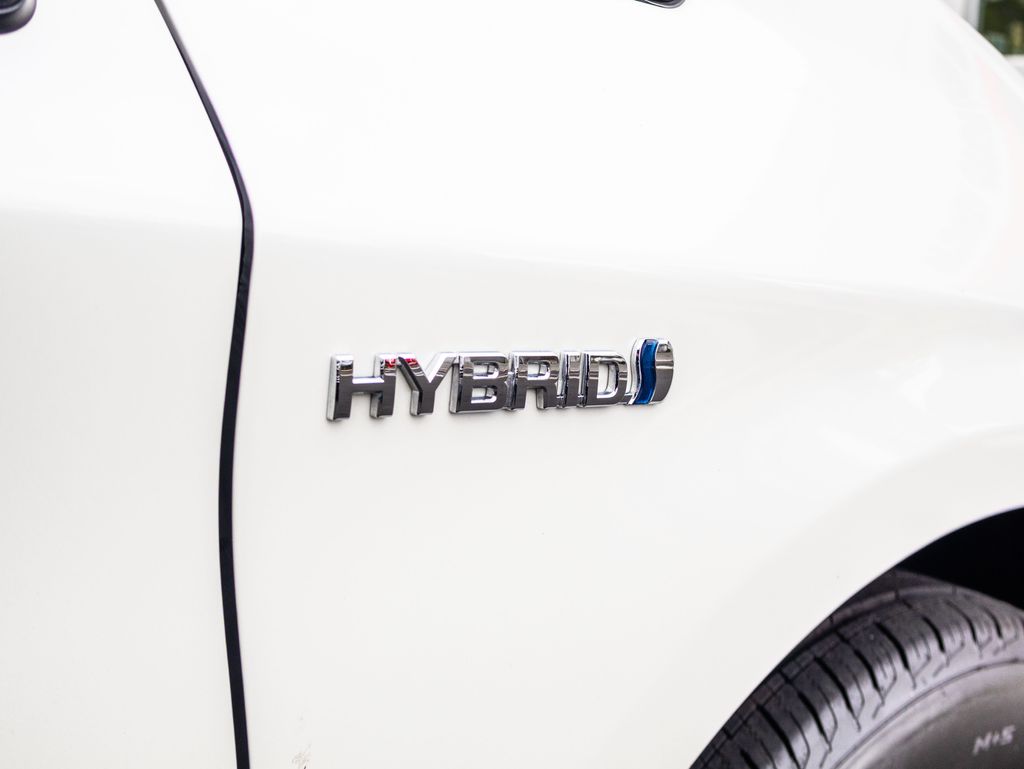 Used 2015 White Toyota Two image 7