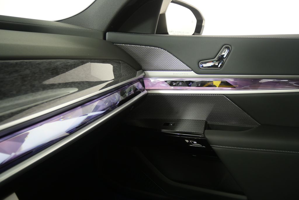 Thumbnail: 2025 BMW 7 Series - 27