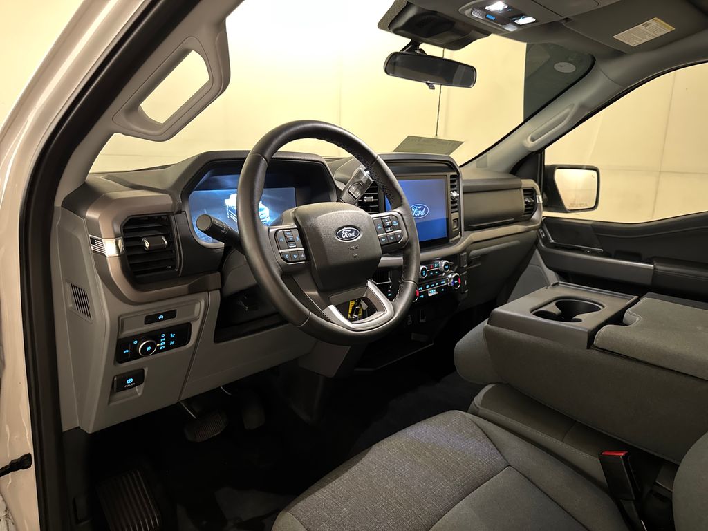 Certified Used 2025  Ford XLT image 6