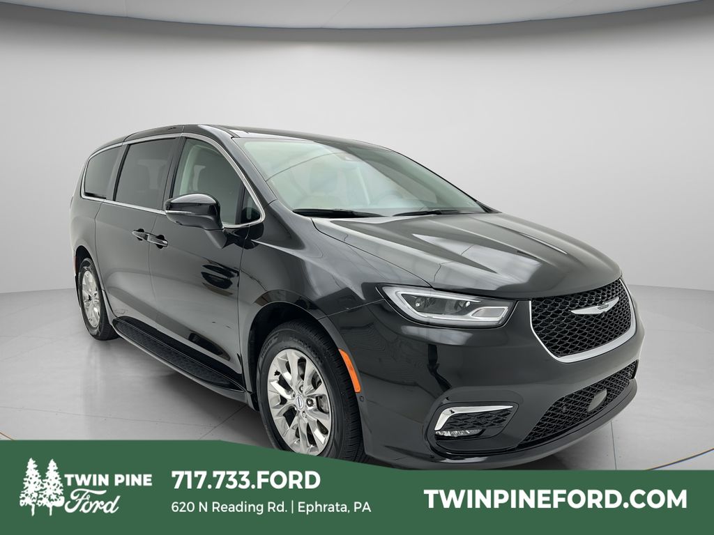 Brilliant Black Crystal Pearlcoat 2023 Chrysler Pacifica Minivan All-Wheel Drive 9-Speed Automatic