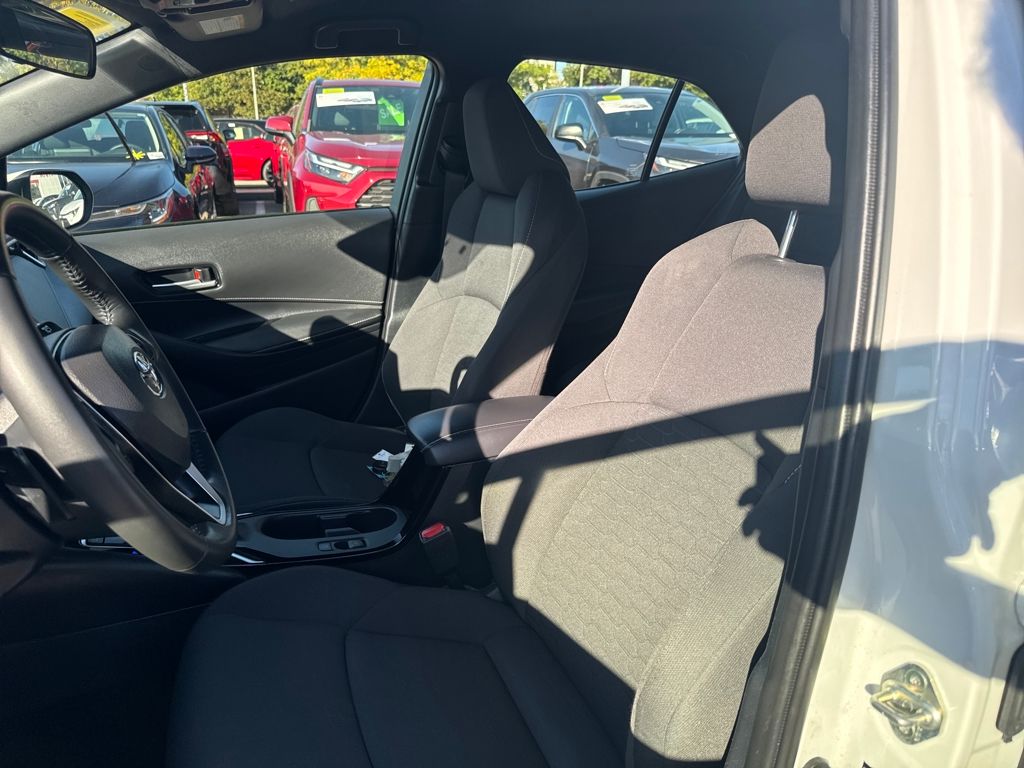 2025 Toyota Corolla SE photo 3