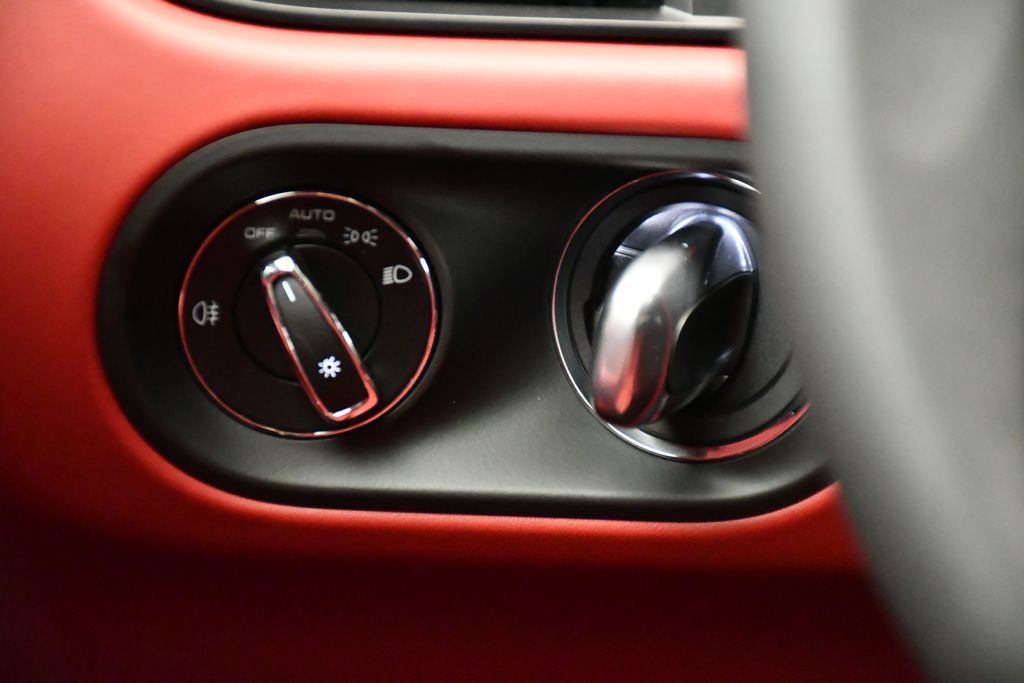 Thumbnail: 2026 Porsche Macan - 25