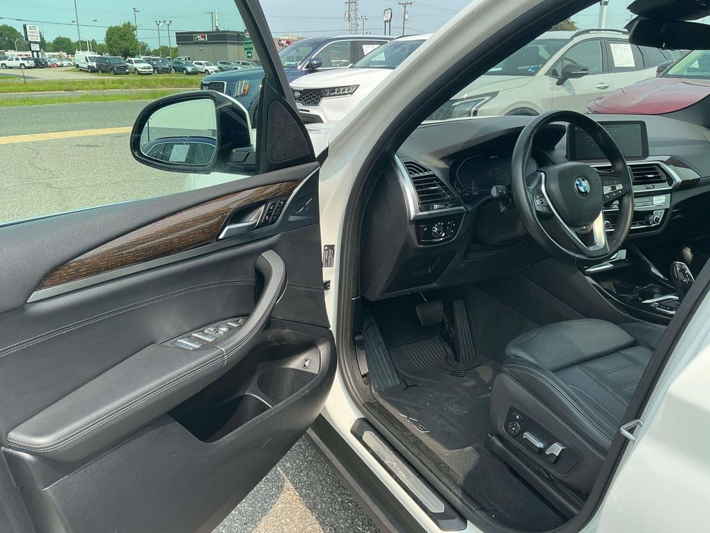 Used 2021 White BMW xDrive30e image 9