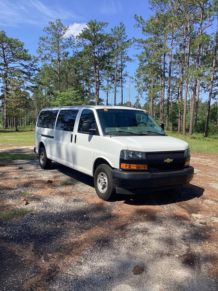 Summit White 2022 Chevrolet Express 3500 LS Extended RWD Van Rear-Wheel Drive 8-Speed Automatic Overdrive