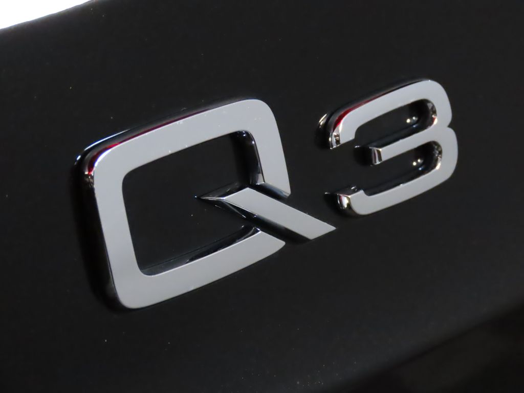 Thumbnail: 2025 Audi Q3 - 9