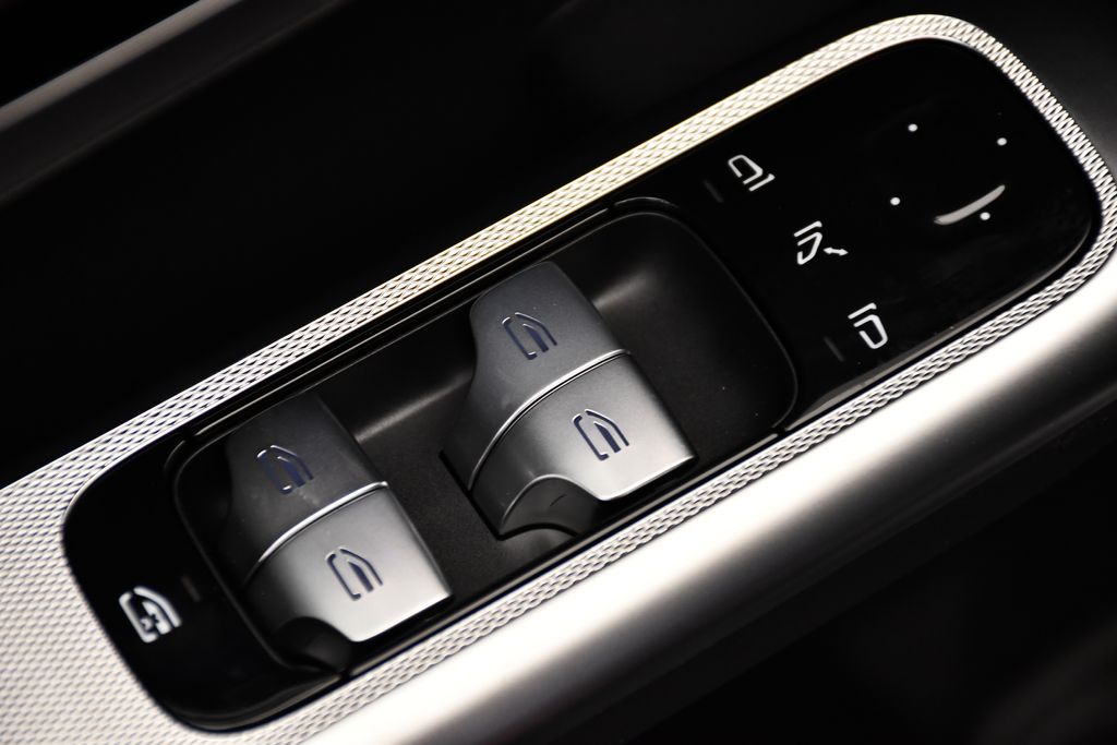 2025 Mercedes-Benz GLC 300 31