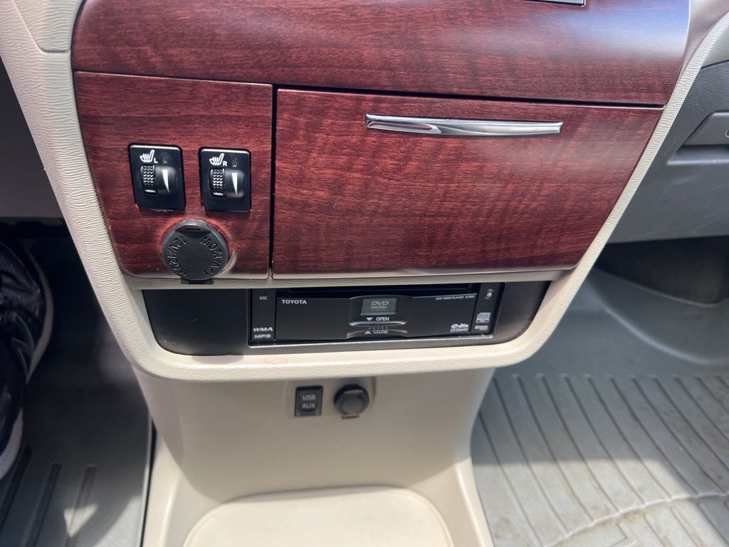 2014 Toyota Sienna XLE 7-Passenger Auto Access Se photo