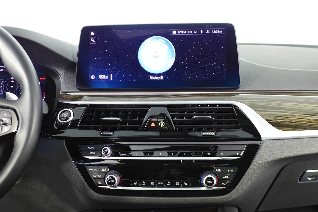 Thumbnail: 2023 BMW 5 Series - 25