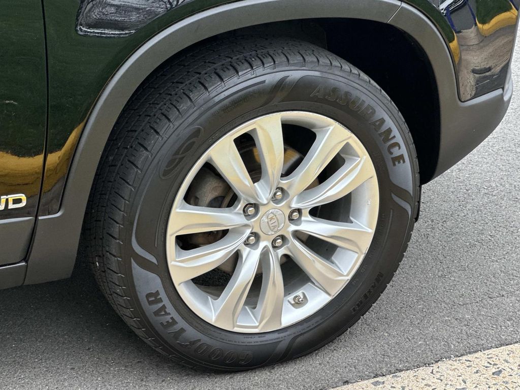 Thumbnail: 2011 Kia Sorento - 18