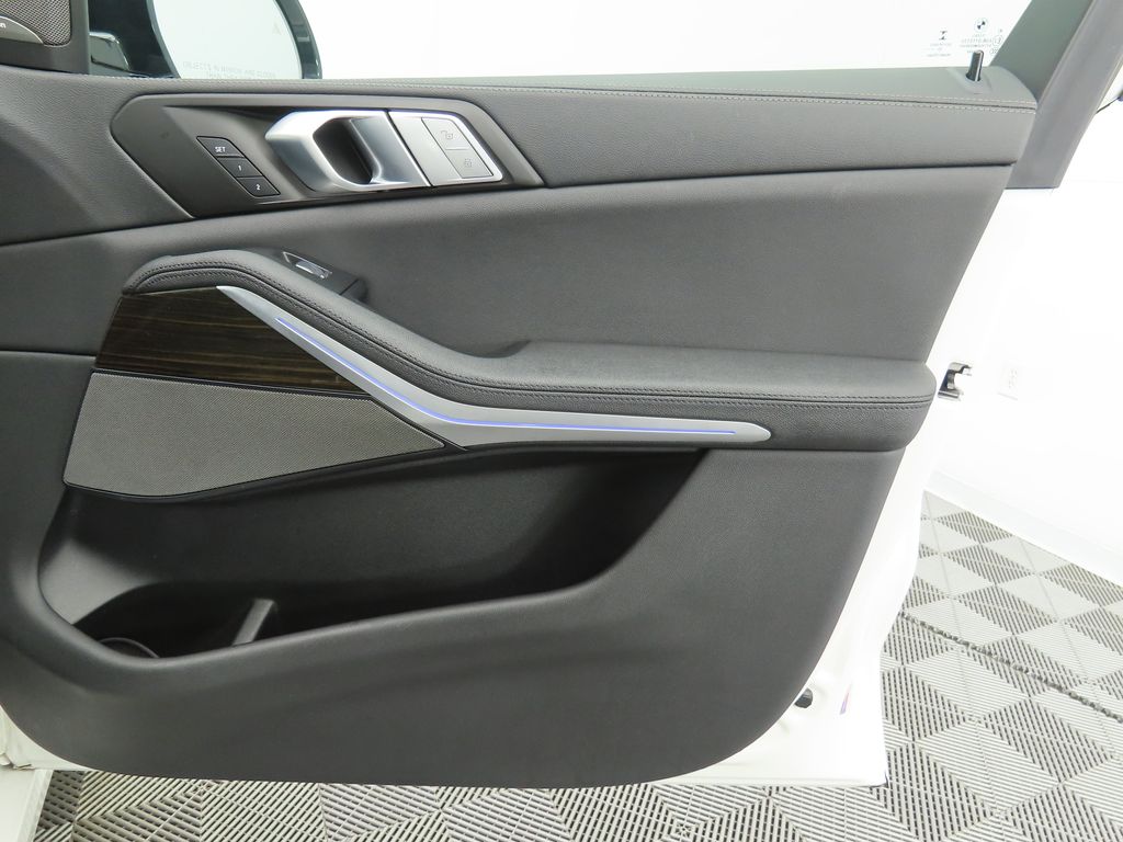 2021 BMW X7 xDrive40i 26