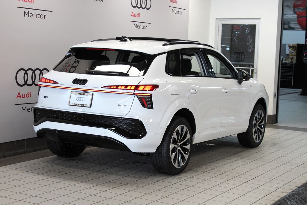 Thumbnail: 2026 Audi Q3 - 6