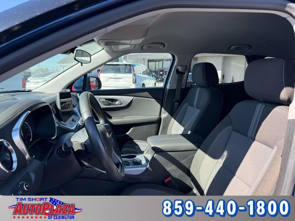 View vehicle photo 3