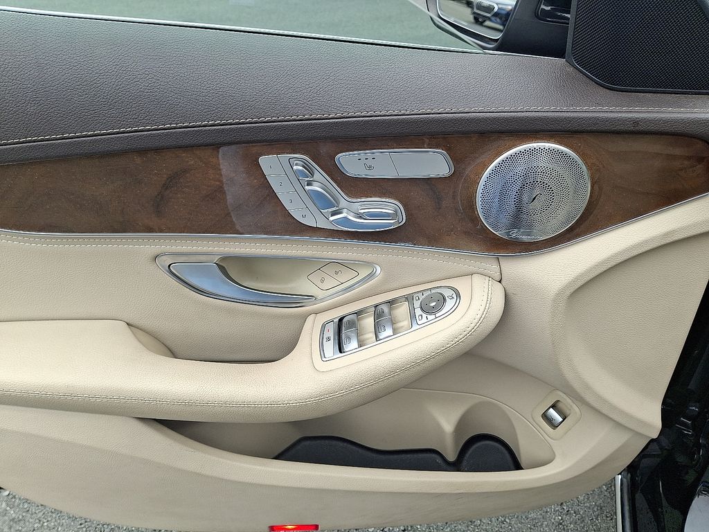 Thumbnail: 2015 Mercedes-Benz C-Class - 12