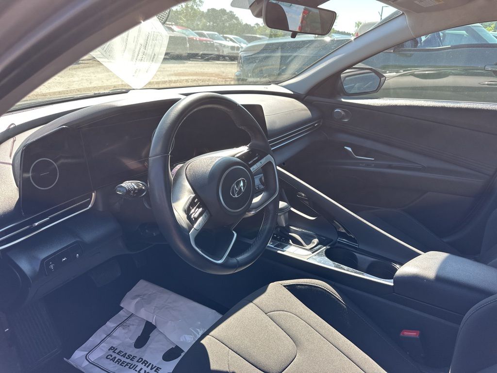 2023 Fluid Metal Hyundai Elantra SEL FWD Sedan