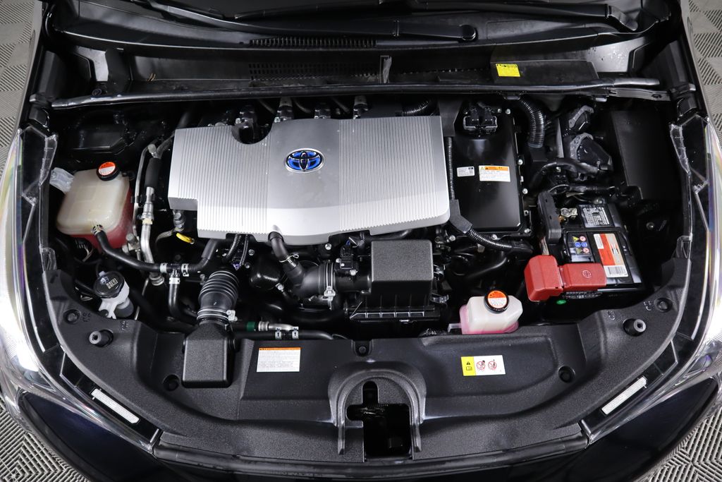 2016 Toyota Prius Four 29