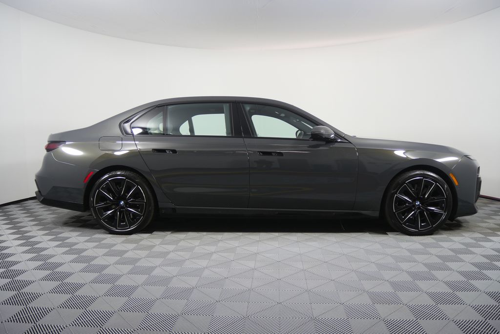 Thumbnail: 2023 BMW 7 Series - 2